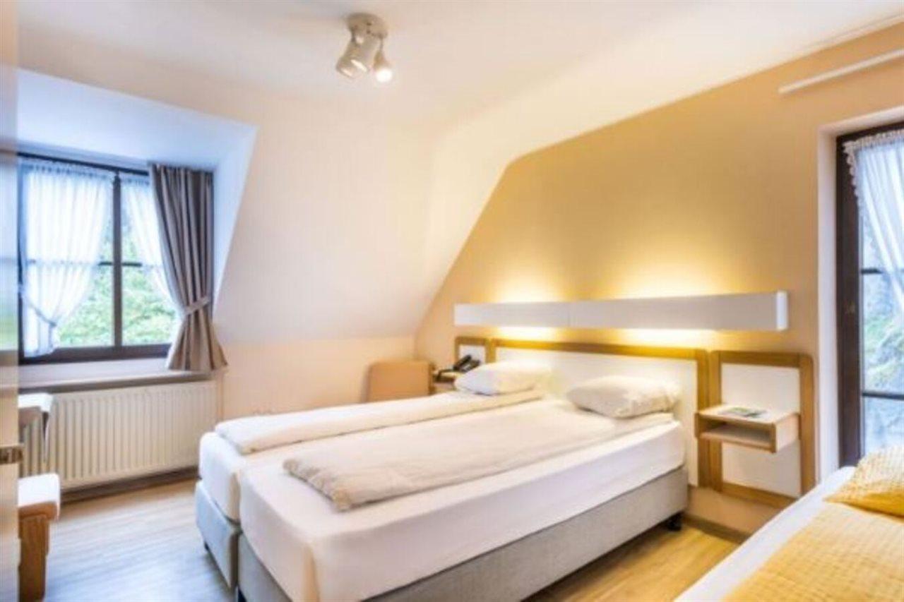 Hotel Le Postillon Esch-sur-Sûre Esterno foto