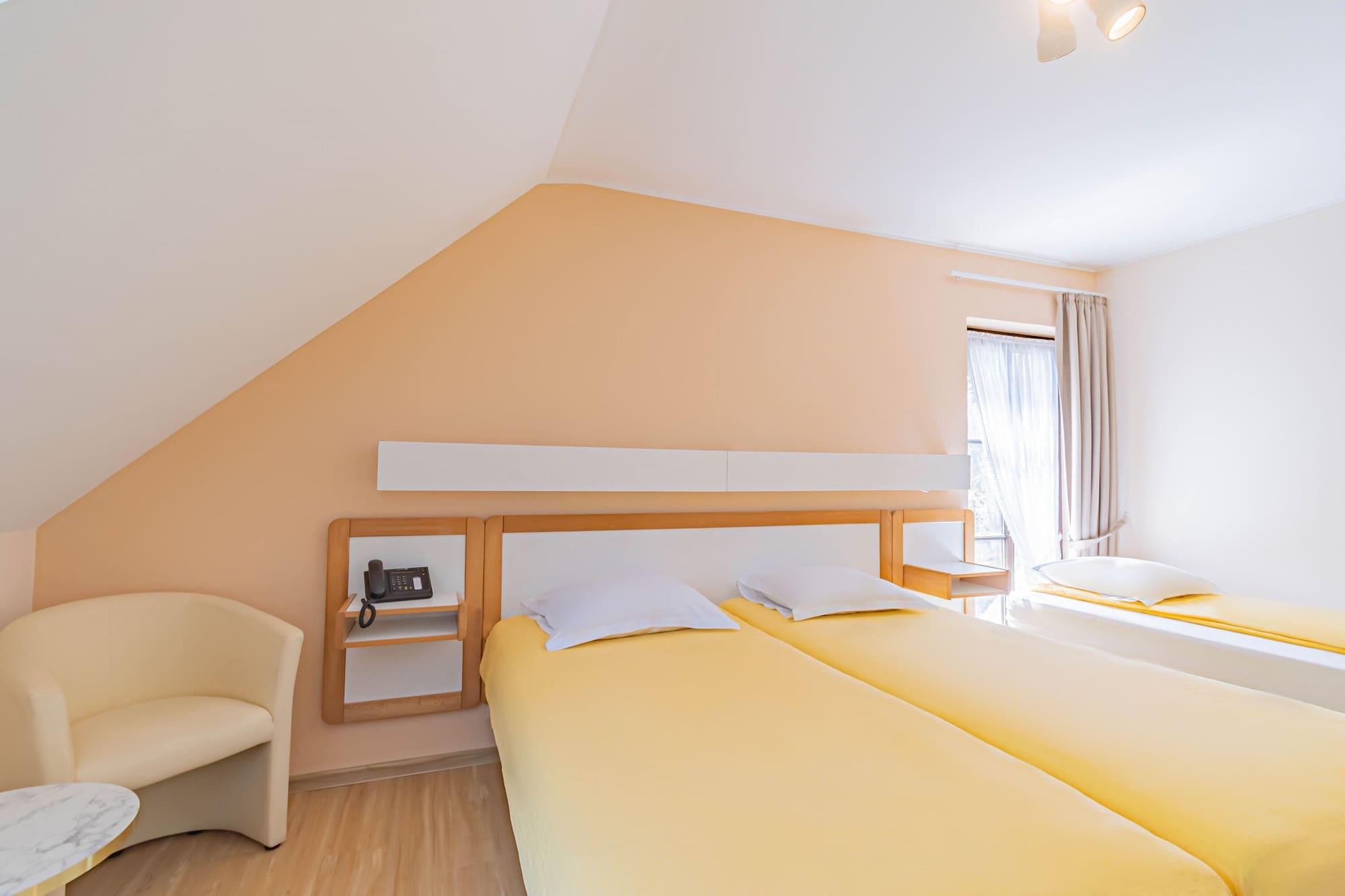 Hotel Le Postillon Esch-sur-Sûre Esterno foto